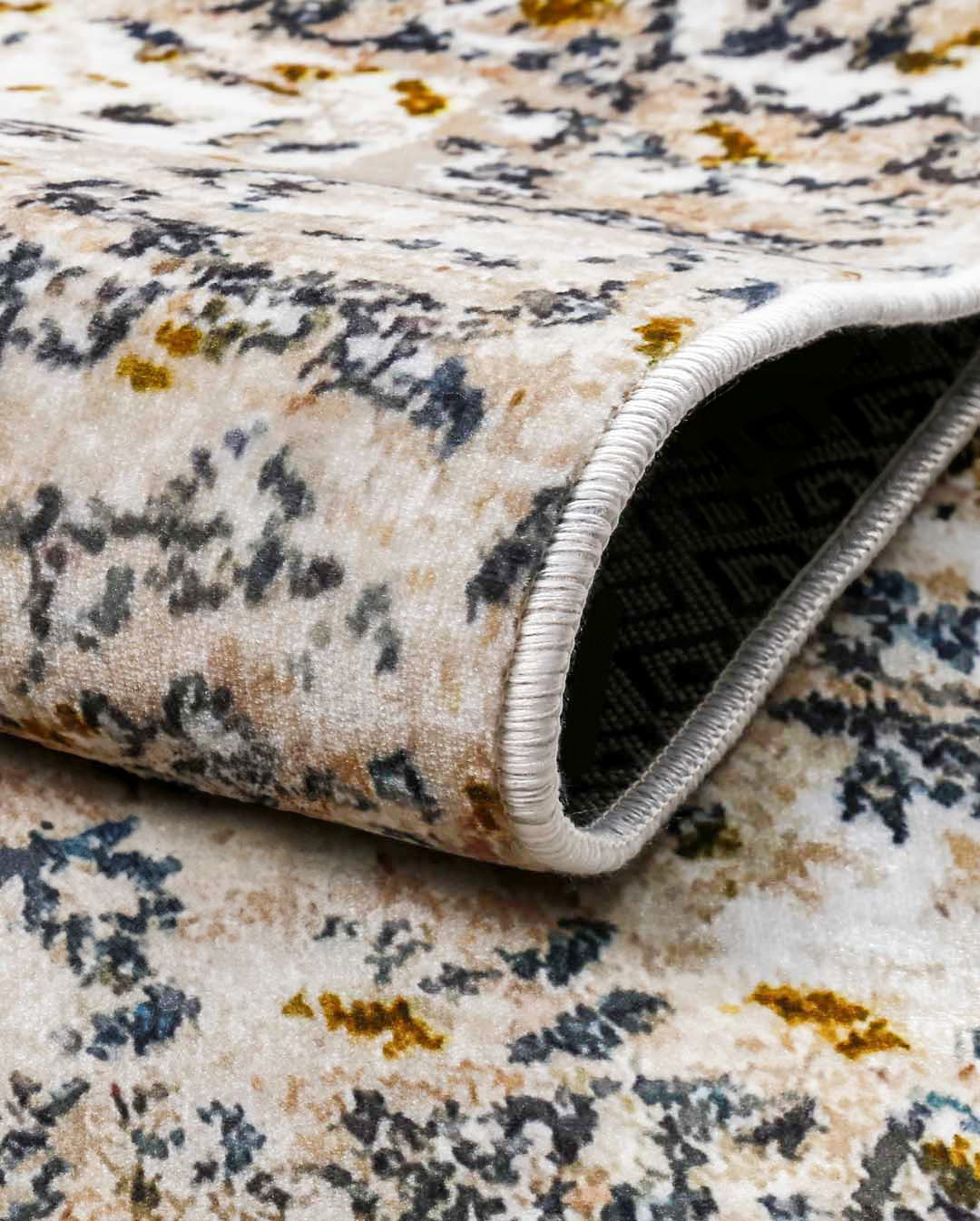 Weicher und glänzender Teppich Queen Vintage Beige mit Blumenmuster