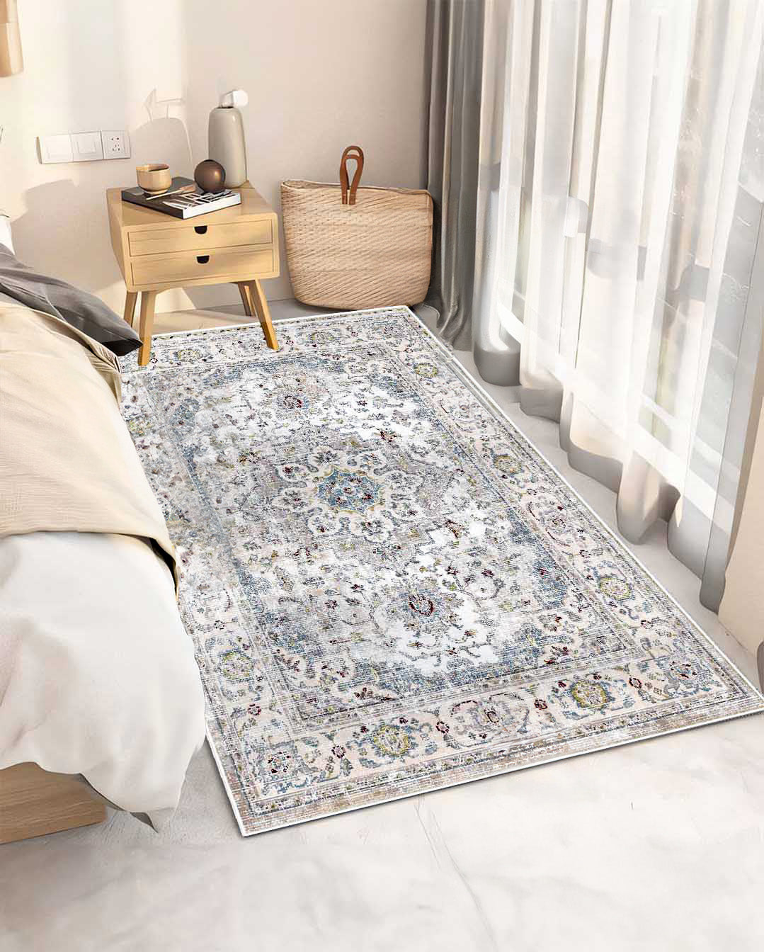 Weicher und glänzender Teppich Sama in Vintage-Beige mit Blumenmuster