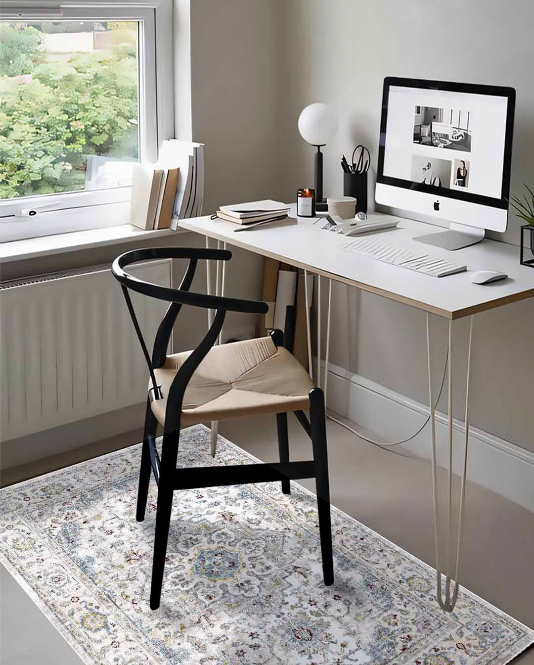 Weicher und glänzender Teppich Sama in Vintage-Beige mit Blumenmuster