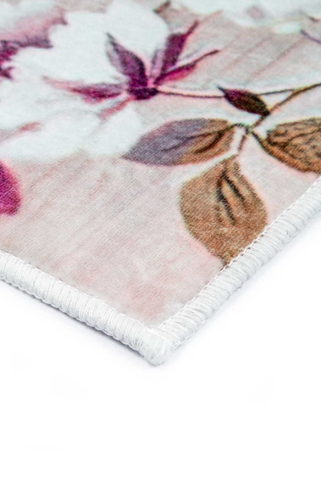 Teppich mit Blumen und Holzoptik – Romantischer Designerteppich in Beige Rosa