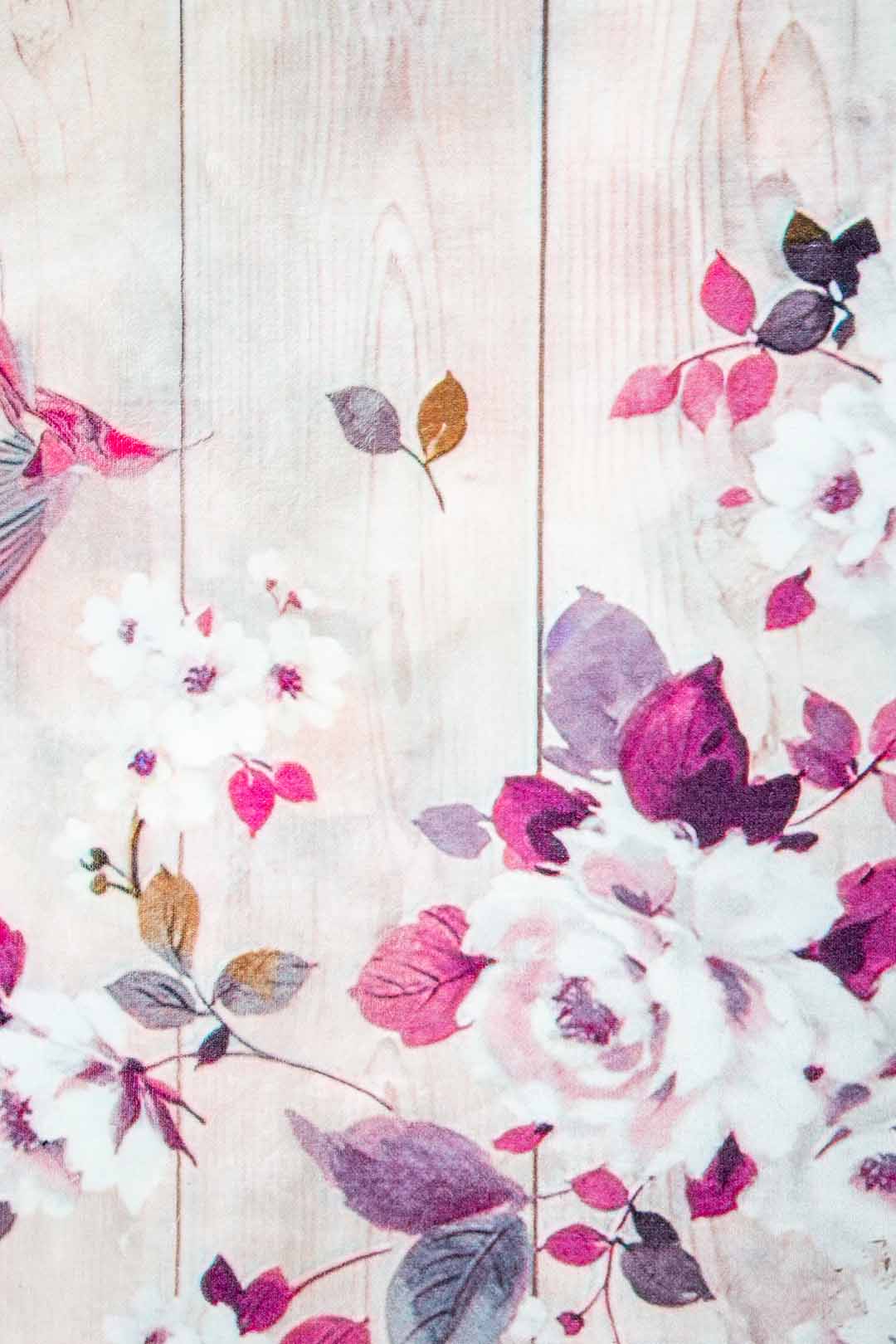 Teppich mit Blumen und Holzoptik – Romantischer Designerteppich in Beige Rosa