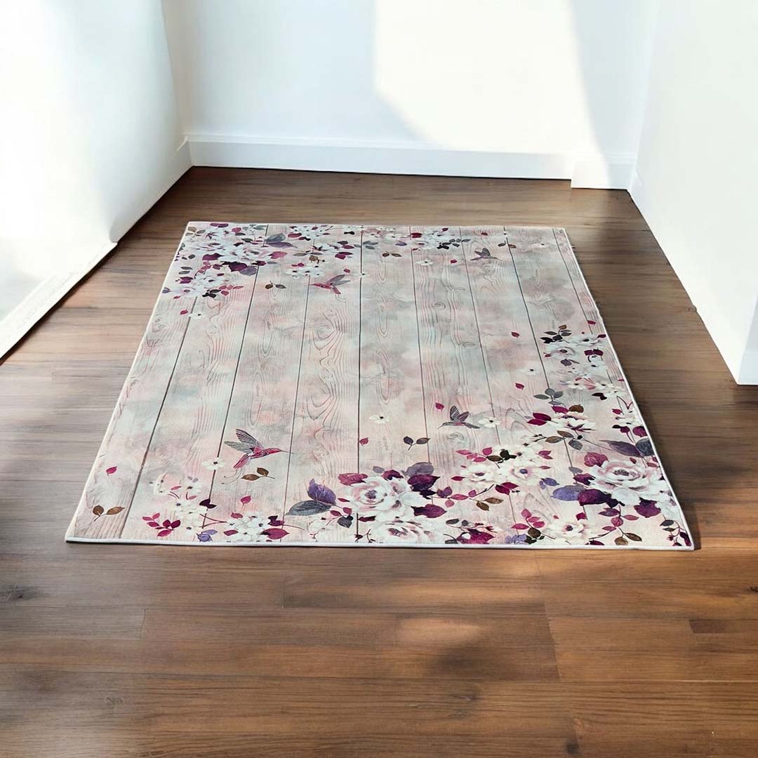 Teppich mit Blumen und Holzoptik – Romantischer Designerteppich in Beige Rosa