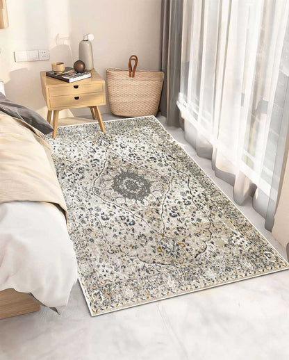 Weicher und glänzender Teppich Queen Vintage Beige mit Blumenmuster 