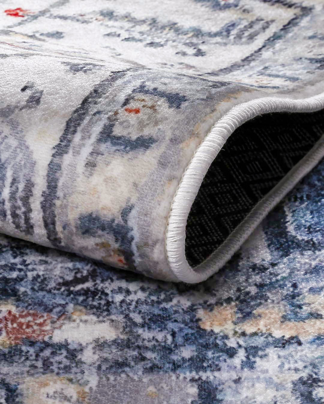 Neuer, weicher und glänzender Vintage-Teppich in Beige von Walaa 