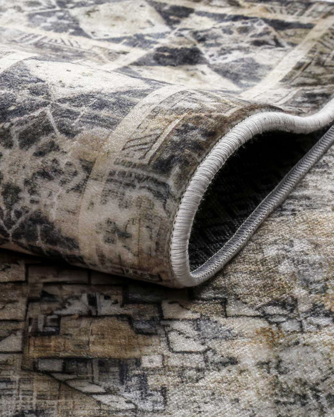 Weicher und glänzender Teppich Karmel Vintage Gold 