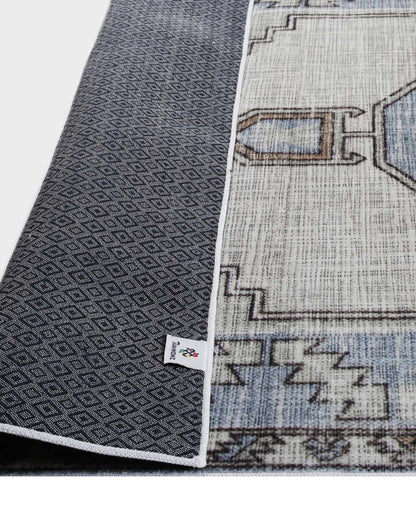 Grüner, farbenfroher, weicher und glänzender Vintage-Teppich 