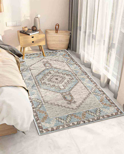 Grüner, farbenfroher, weicher und glänzender Vintage-Teppich 